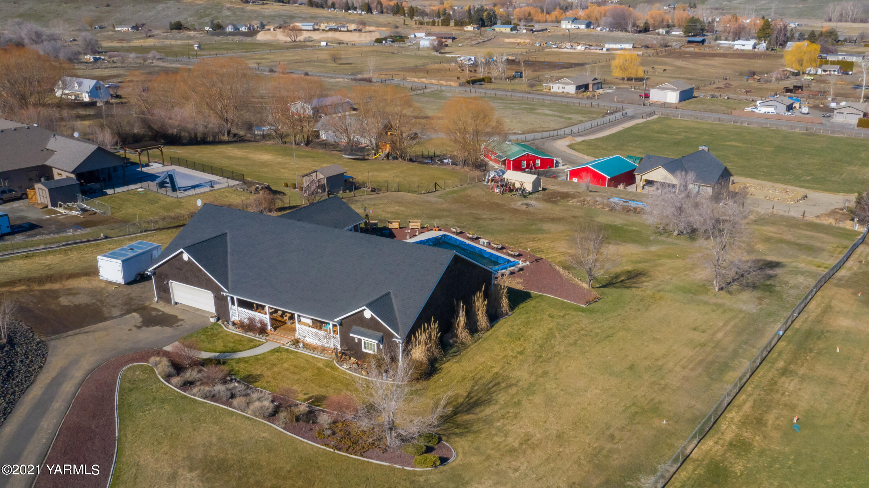 11401 Flintstone Road Yakima, WA 98908 - Photo 16 of 16 a view of outdoor space and seating area