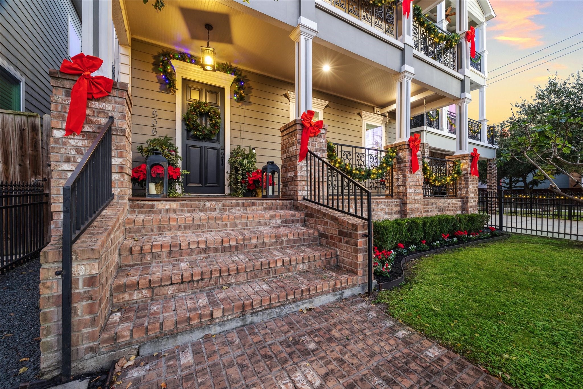 606 Rutland Street Houston, TX 77007 - Photo 8 of 48 Christmas time on Rutland Street