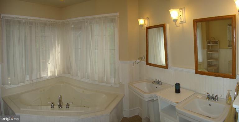 106 Central Avenue Ridgely, MD 21660 - Photo 3 of 30 Bath (Master)