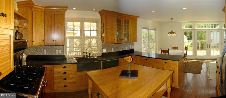 106 Central Avenue Ridgely, MD 21660 - Photo 28 of 30 Gourmet Kitchen
