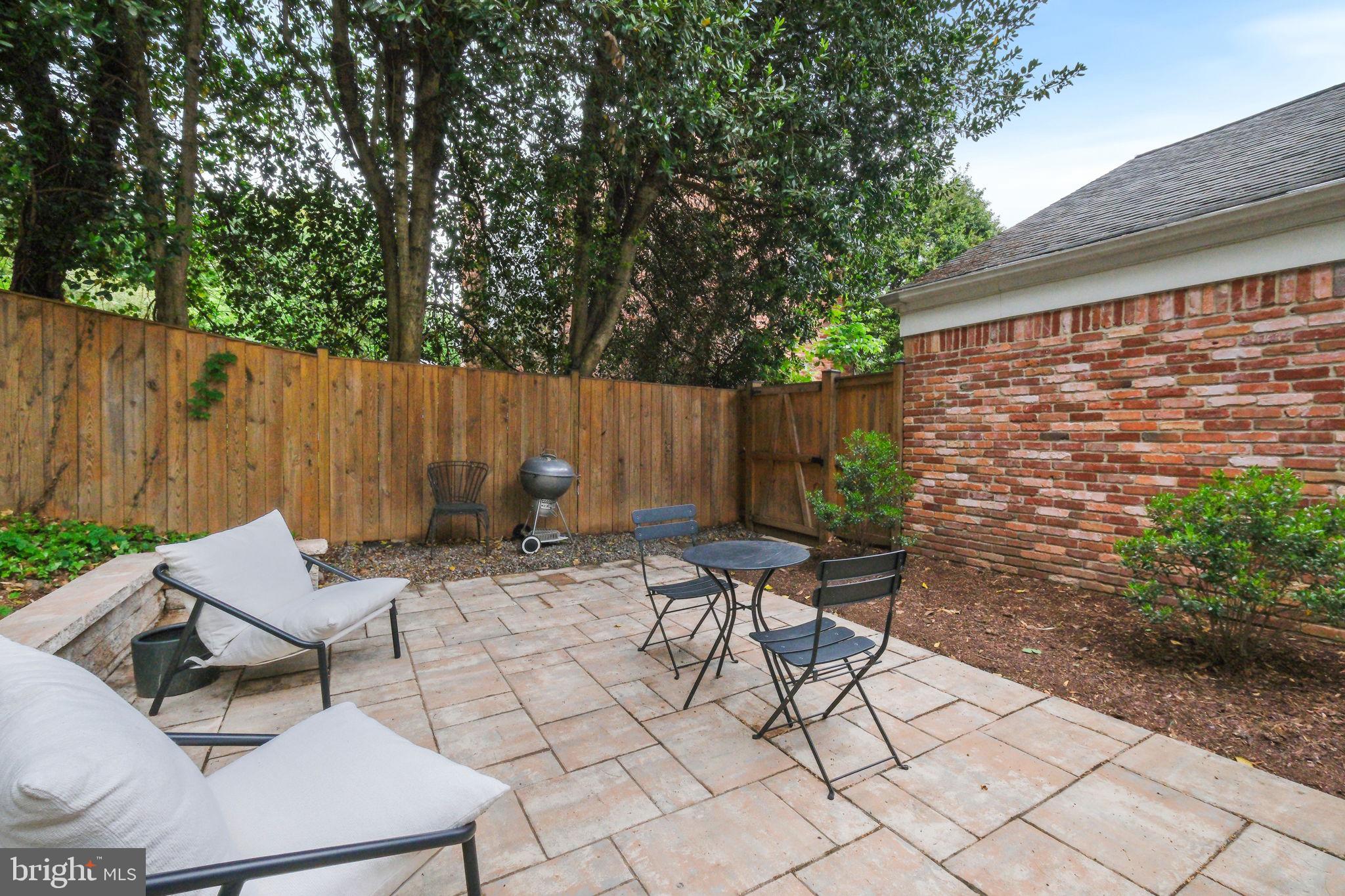 10900 Gainsborough Road Potomac, MD 20854 - Photo 43 of 44 a view of backyard with wooden fence and a bench