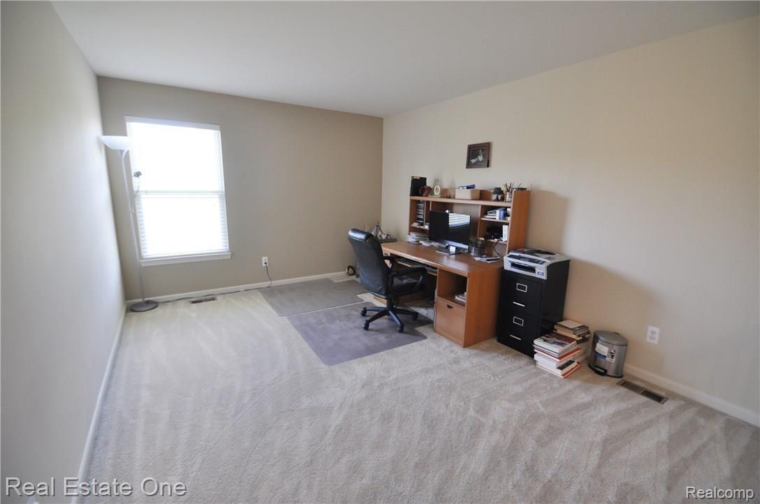 3398 Connors Drive Rochester, MI 48307 - Photo 13 of 43 13.JPG