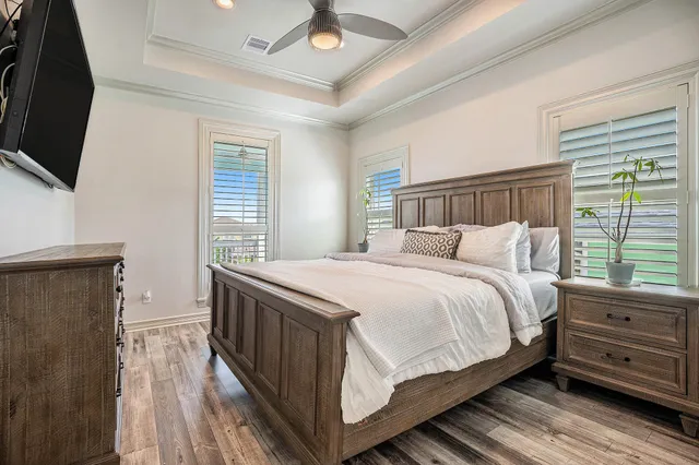 $675,000 | 1171 Sailfish Street, Bayou Vista, TX 77563