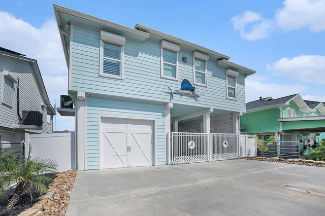 $675,000 | 1171 Sailfish Street, Bayou Vista, TX 77563