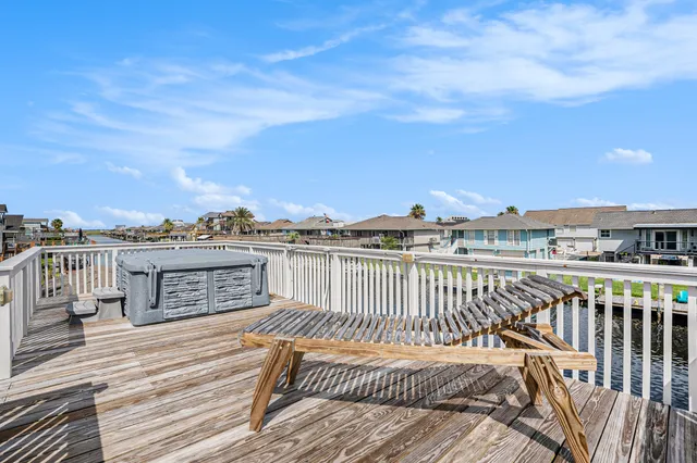 $675,000 | 1171 Sailfish Street, Bayou Vista, TX 77563