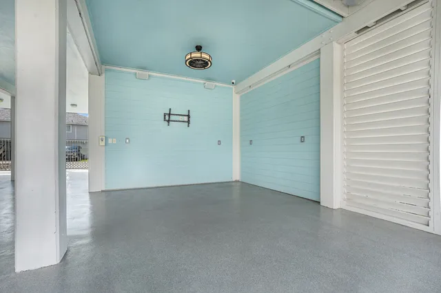 $675,000 | 1171 Sailfish Street, Bayou Vista, TX 77563