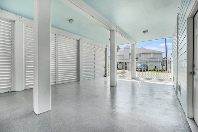 $675,000 | 1171 Sailfish Street, Bayou Vista, TX 77563