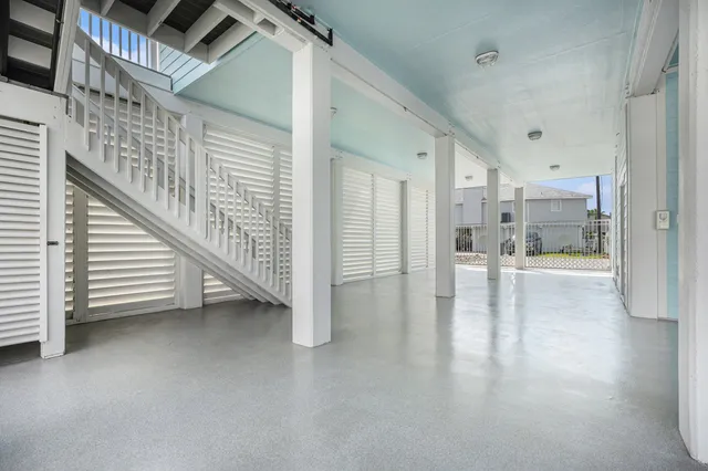 $675,000 | 1171 Sailfish Street, Bayou Vista, TX 77563