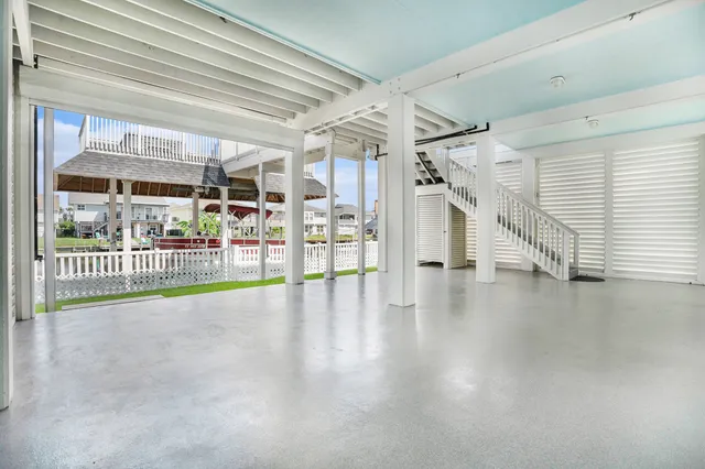 $675,000 | 1171 Sailfish Street, Bayou Vista, TX 77563