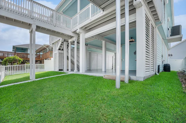 $675,000 | 1171 Sailfish Street, Bayou Vista, TX 77563