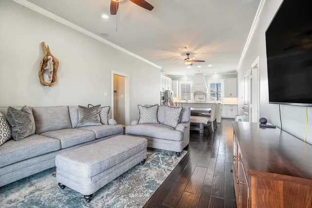 $675,000 | 1171 Sailfish Street, Bayou Vista, TX 77563