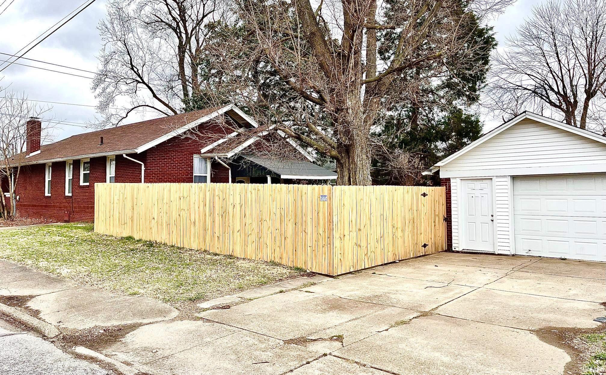 2572 Stringtown Road Evansville, IN 47711 - Photo 3 of 33 Gallery Image 3