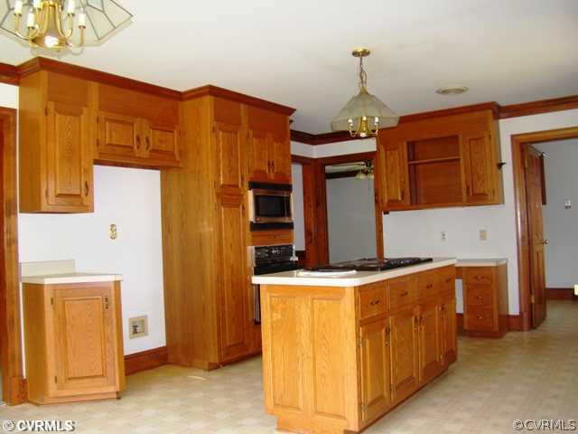 12252 East Quaker Road Disputanta, VA 23842 - Photo 7 of 16 Kitchen