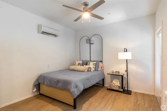 $1,015 | 596 West 9th Street, Unit 320, Dallas, TX 75208