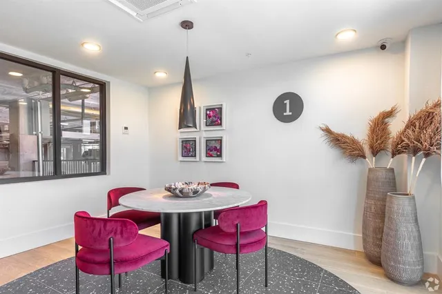 $1,015 | 596 West 9th Street, Unit 320, Dallas, TX 75208