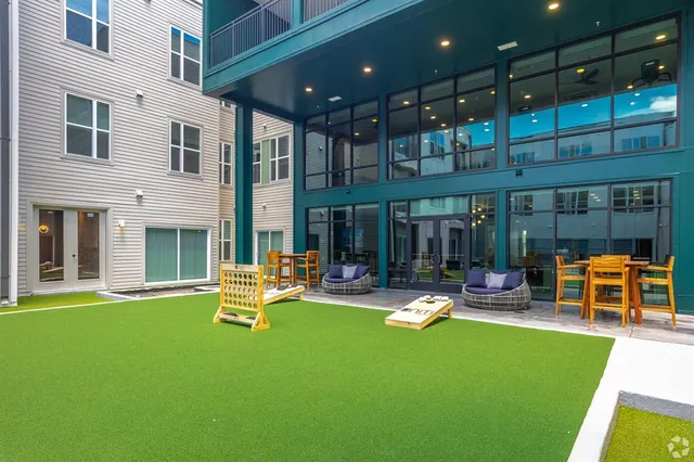 $1,015 | 596 West 9th Street, Unit 320, Dallas, TX 75208