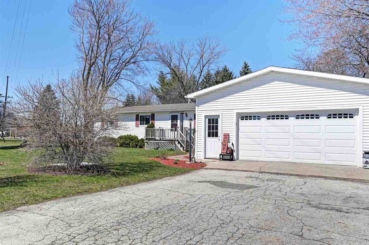 1535 East Parish Road Kawkawlin, MI 48631 - Photo 3 of 23
