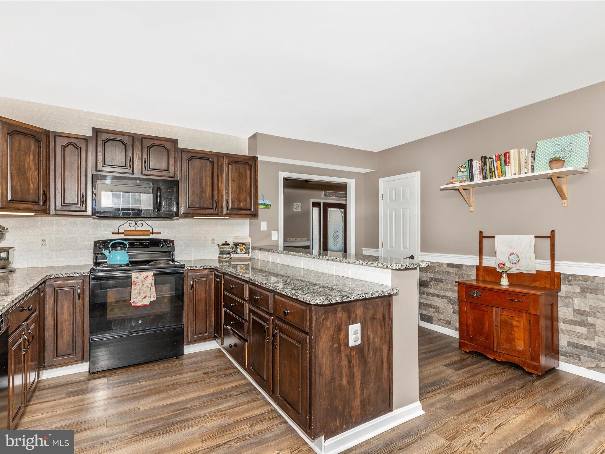 17128 Bentzel Road Sabillasville, MD 21780 - Photo 11 of 51 Kitchen with new Backsplash