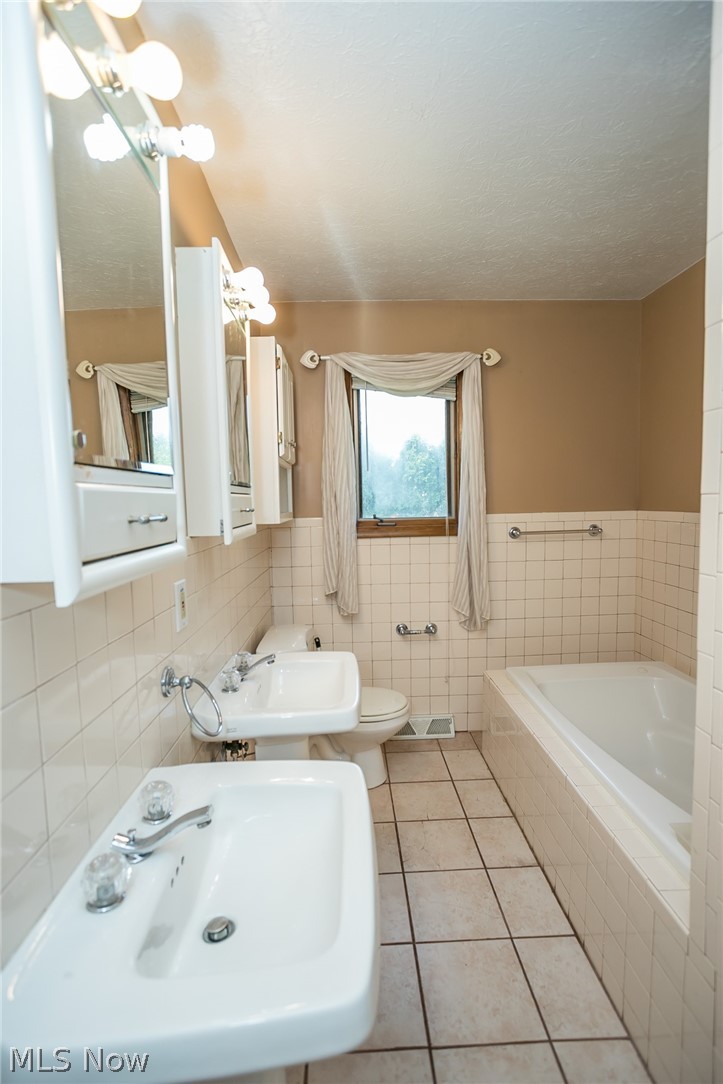 27616 Highland Road Cleveland, OH 44143 - Photo 20 of 25