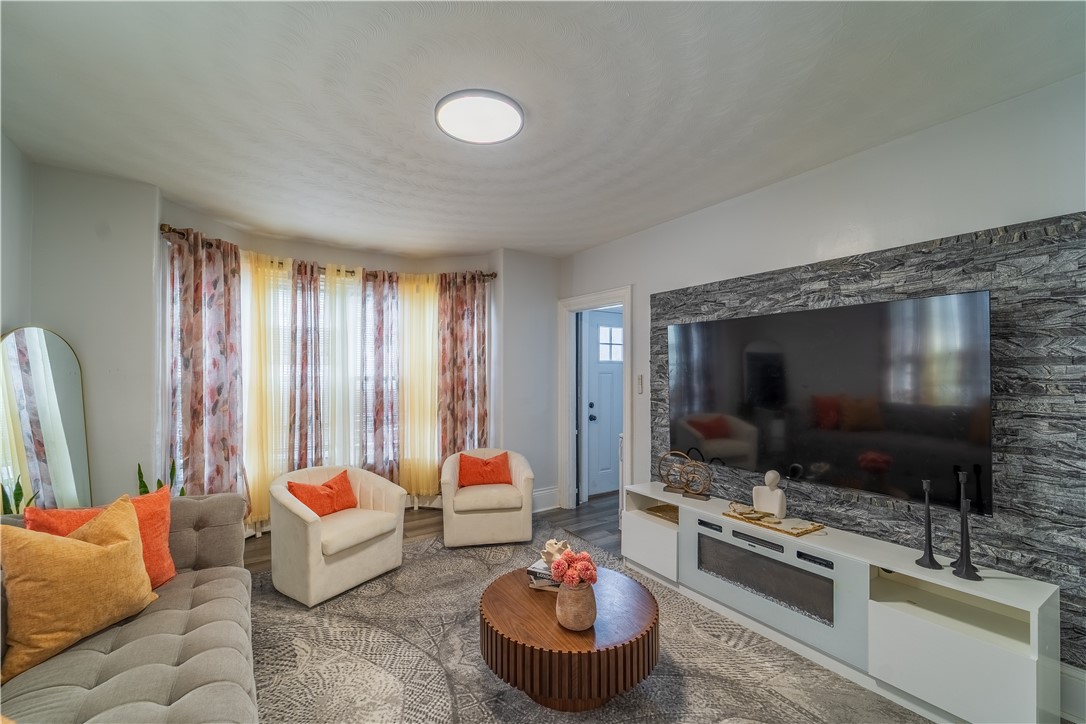 17 Beecher Street Pawtucket, RI 02860 - Photo 4 of 24