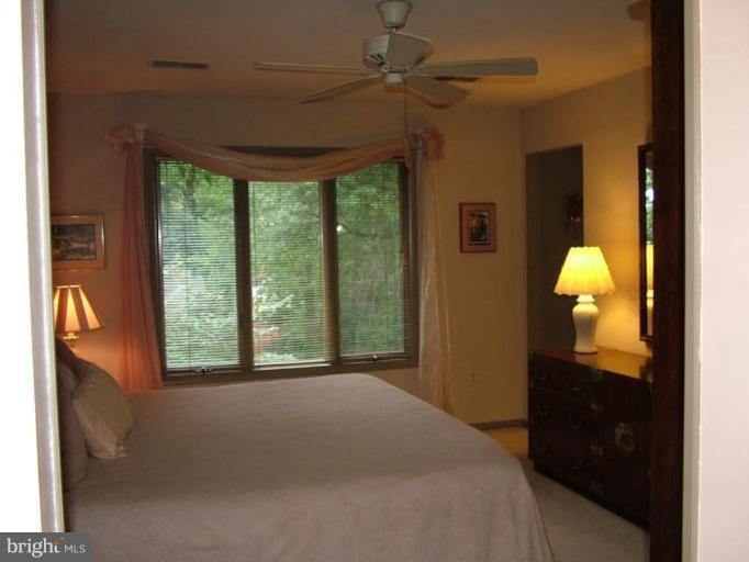 2211 South Arlington Ridge Road Arlington, VA 22202 - Photo 12 of 22 MBR,door to sit rm or 4th bdrm