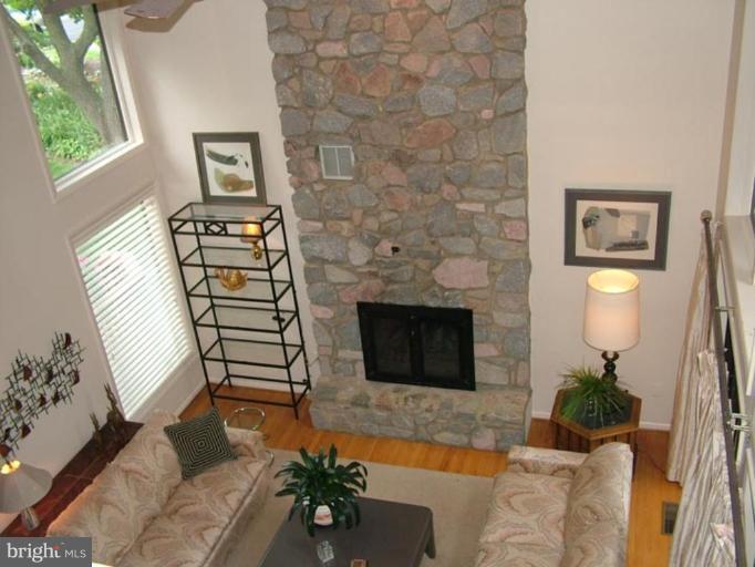 2211 South Arlington Ridge Road Arlington, VA 22202 - Photo 5 of 22 From above, Living room,two story windows
