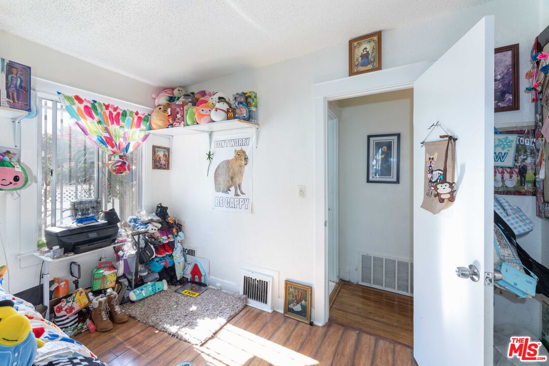 1191 Sunset Avenue Pasadena, CA 91103 - Photo 11 of 24