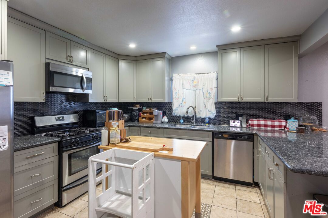 1191 Sunset Avenue Pasadena, CA 91103 - Photo 9 of 24