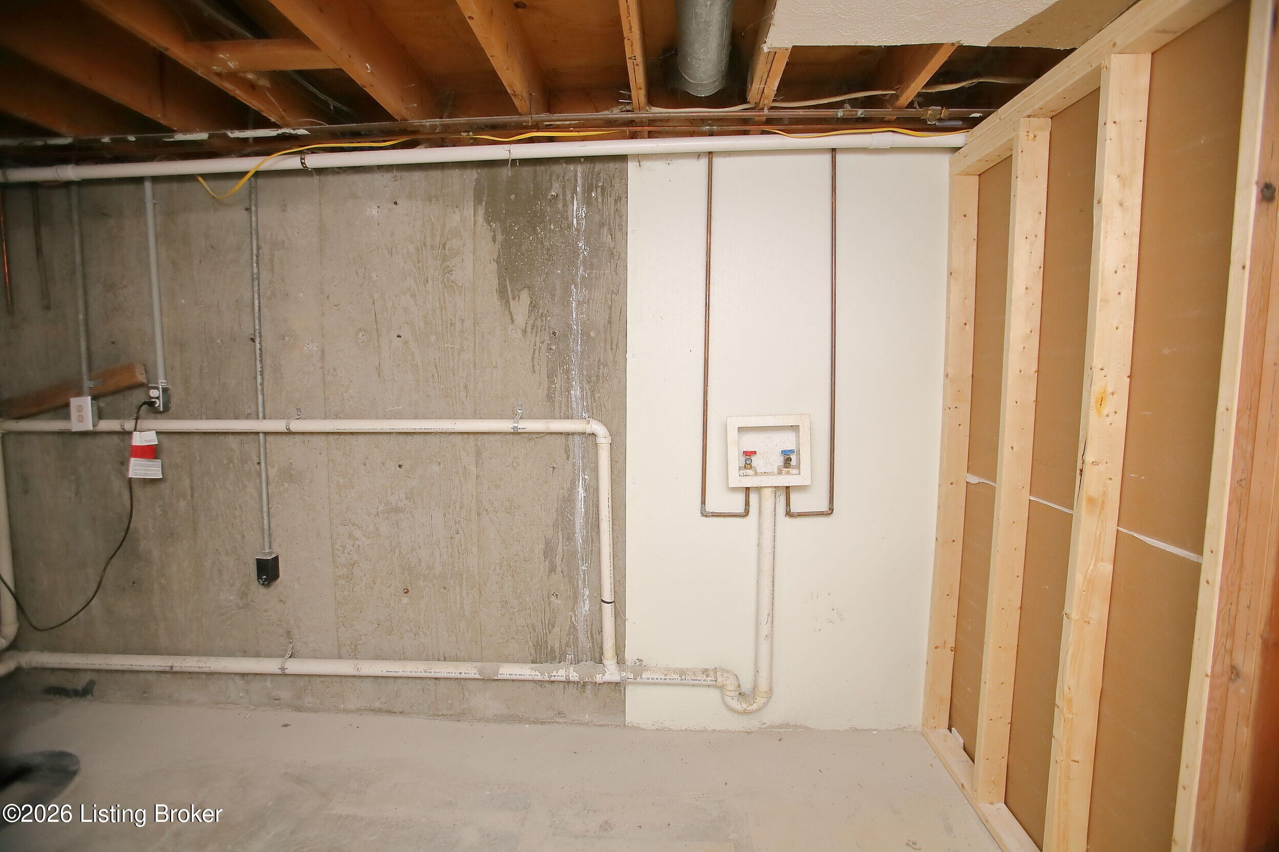 4489 Shepherdsville Road Elizabethtown, KY 42701 - Photo 41 of 51 Basement Laundry & Utility Room