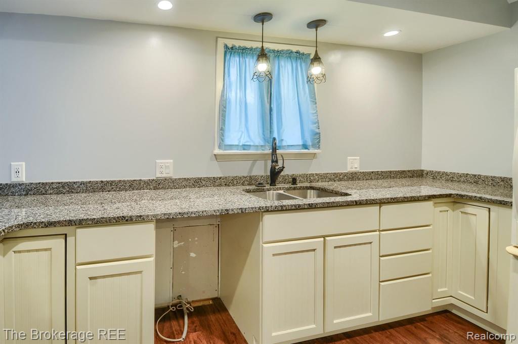 5241 North State Road Davison, MI 48423 - Photo 13 of 44