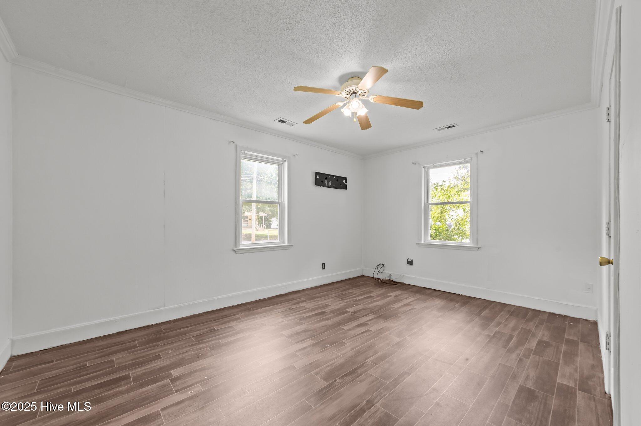 616 Larkspur Road Kinston, NC 28501 - Photo 27 of 49 2nd Bedroom