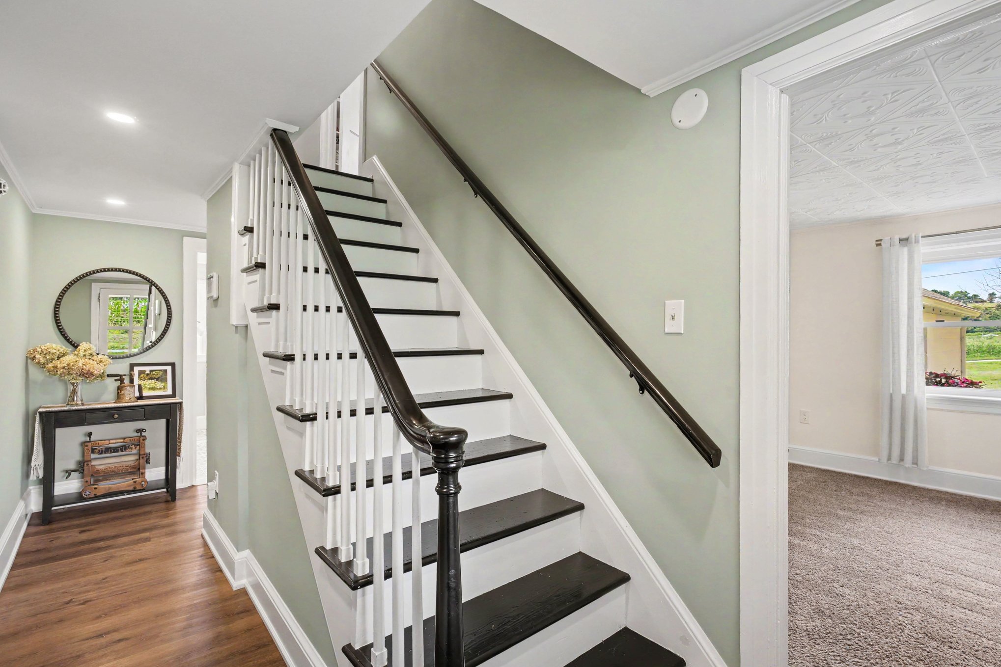502 Creek Road Christiana, PA 17509 - Photo 12 of 34 Entry foyer is inviting.