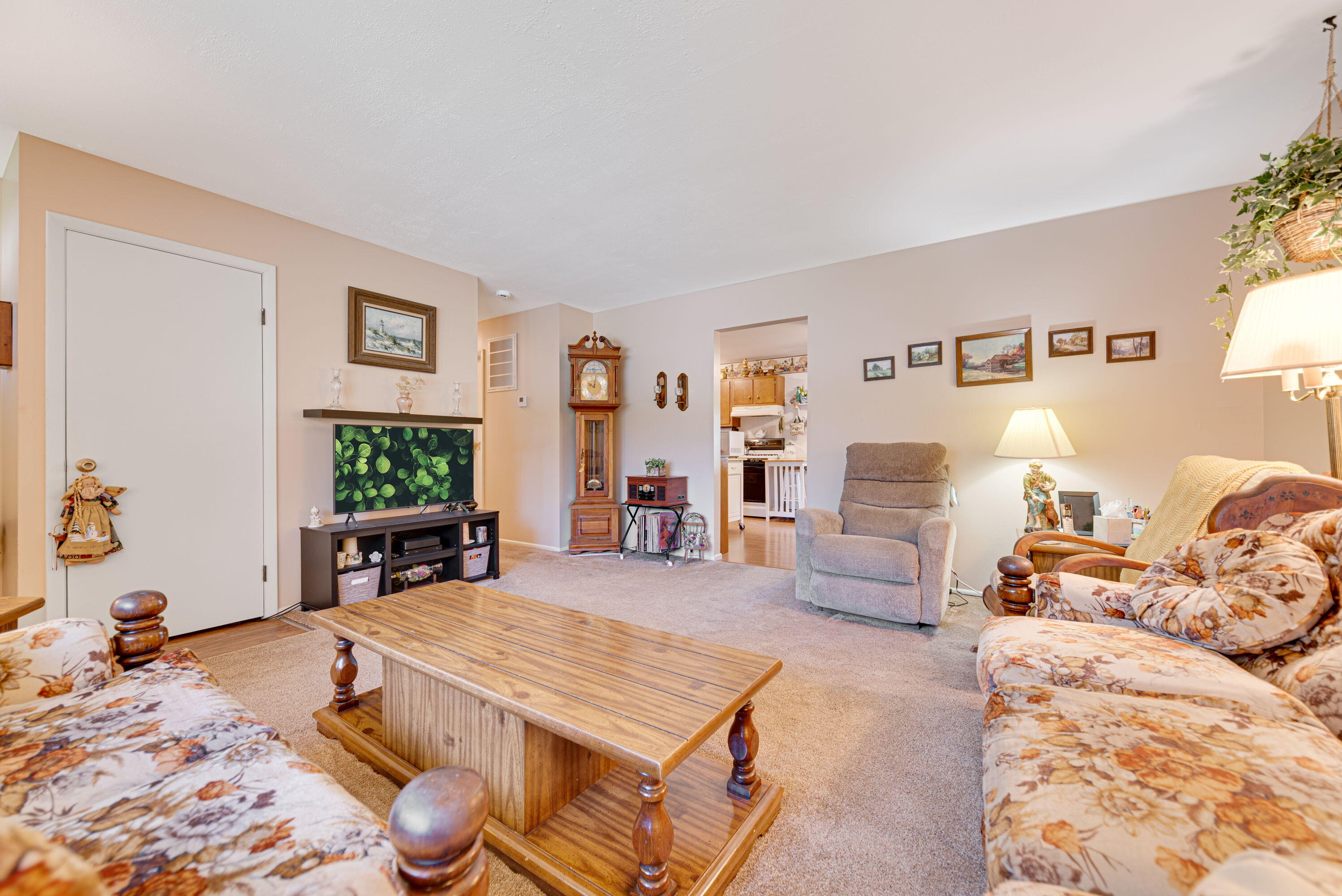 770 Fox River Road Valparaiso, IN 46385 - Photo 3 of 17 2996x2000
