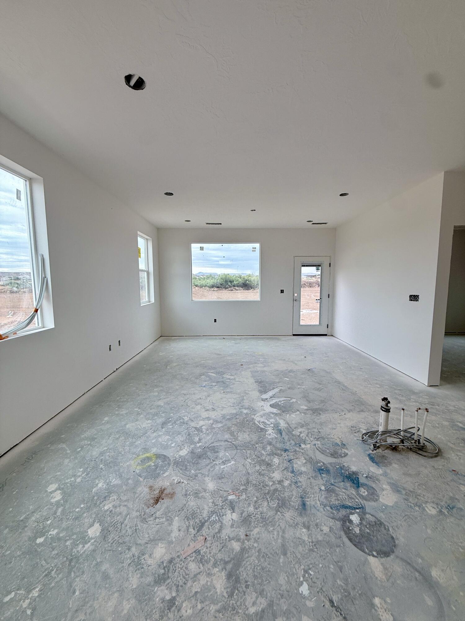 2678 East Suniva Way Street St. George, UT 84790 - Photo 3 of 14 Living room
