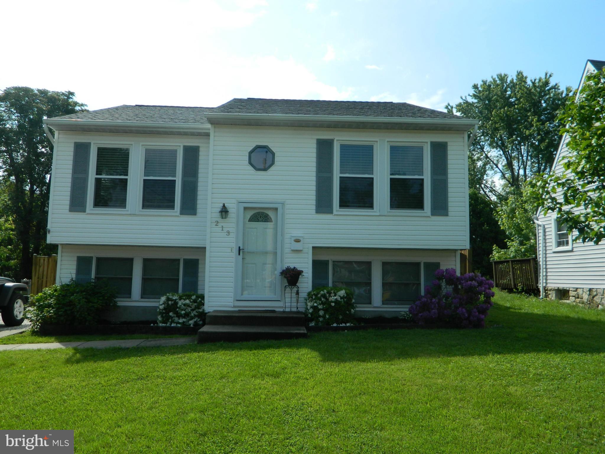 213 Lake Road Pasadena, MD 21122 - Photo 25 of 27 Exterior (Front)