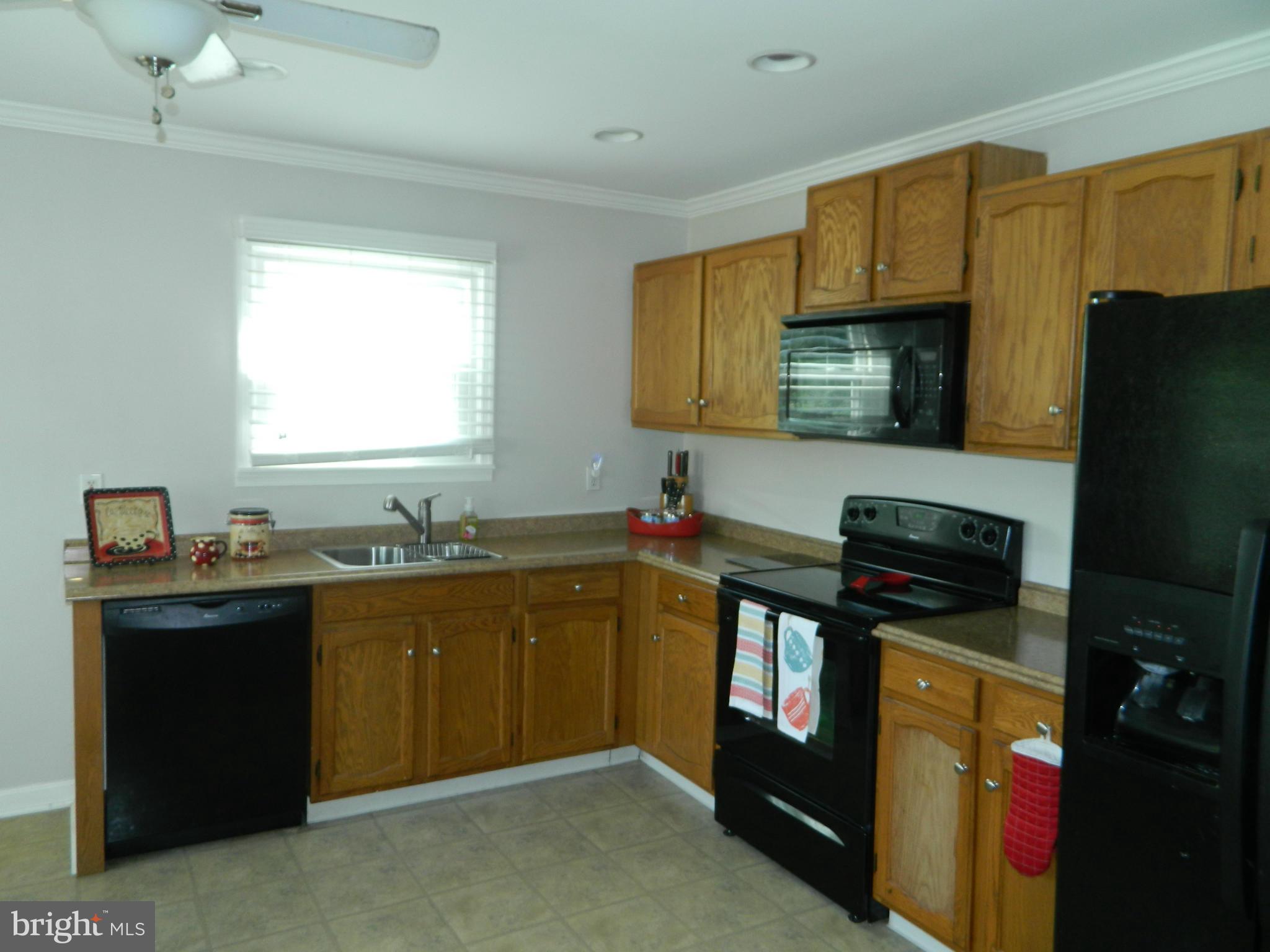 213 Lake Road Pasadena, MD 21122 - Photo 4 of 27 Kitchen