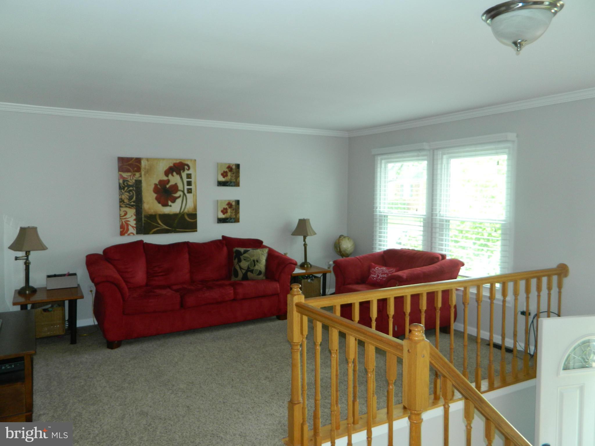 213 Lake Road Pasadena, MD 21122 - Photo 5 of 27 Living Room
