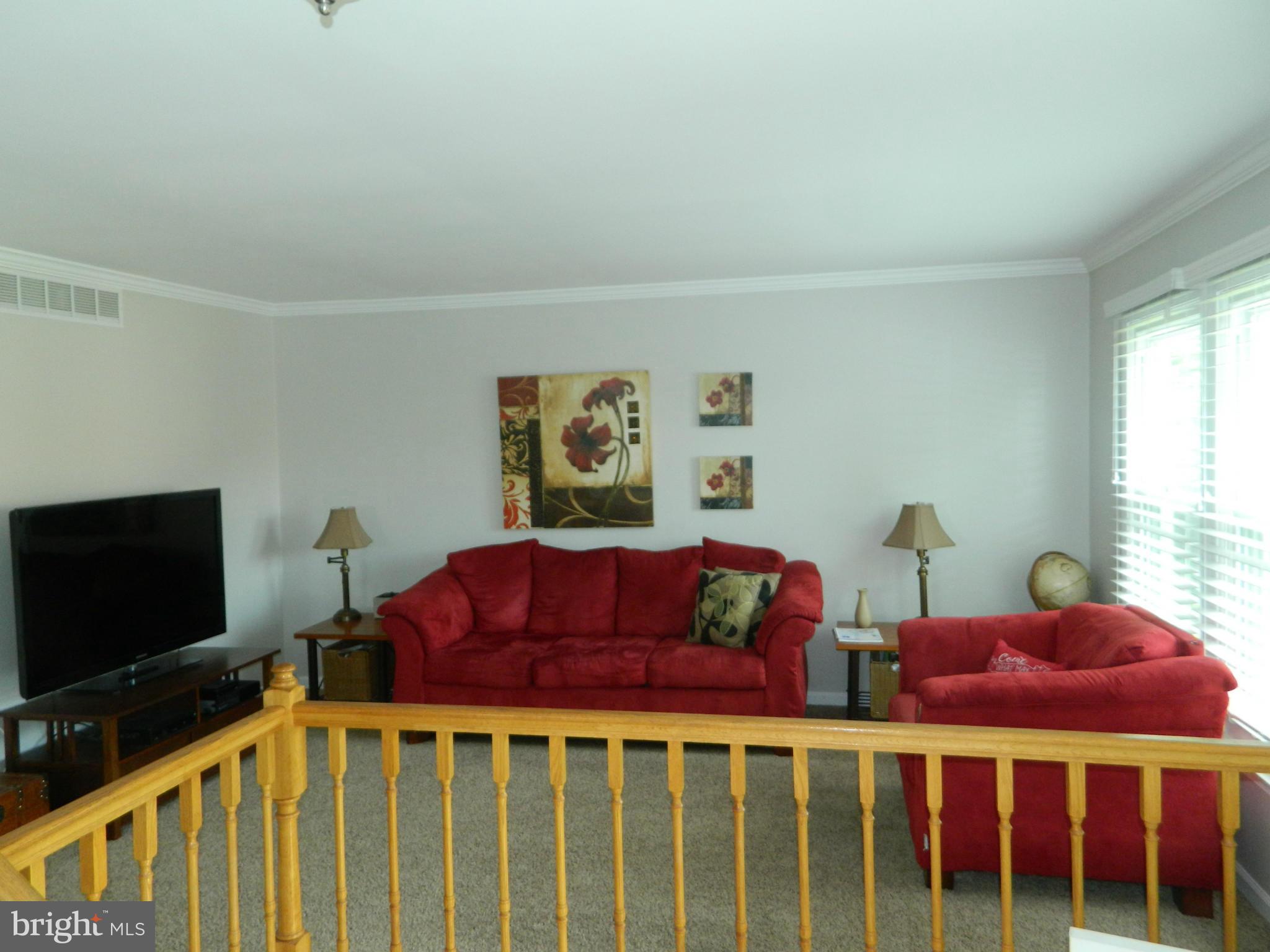 213 Lake Road Pasadena, MD 21122 - Photo 6 of 27 Living Room