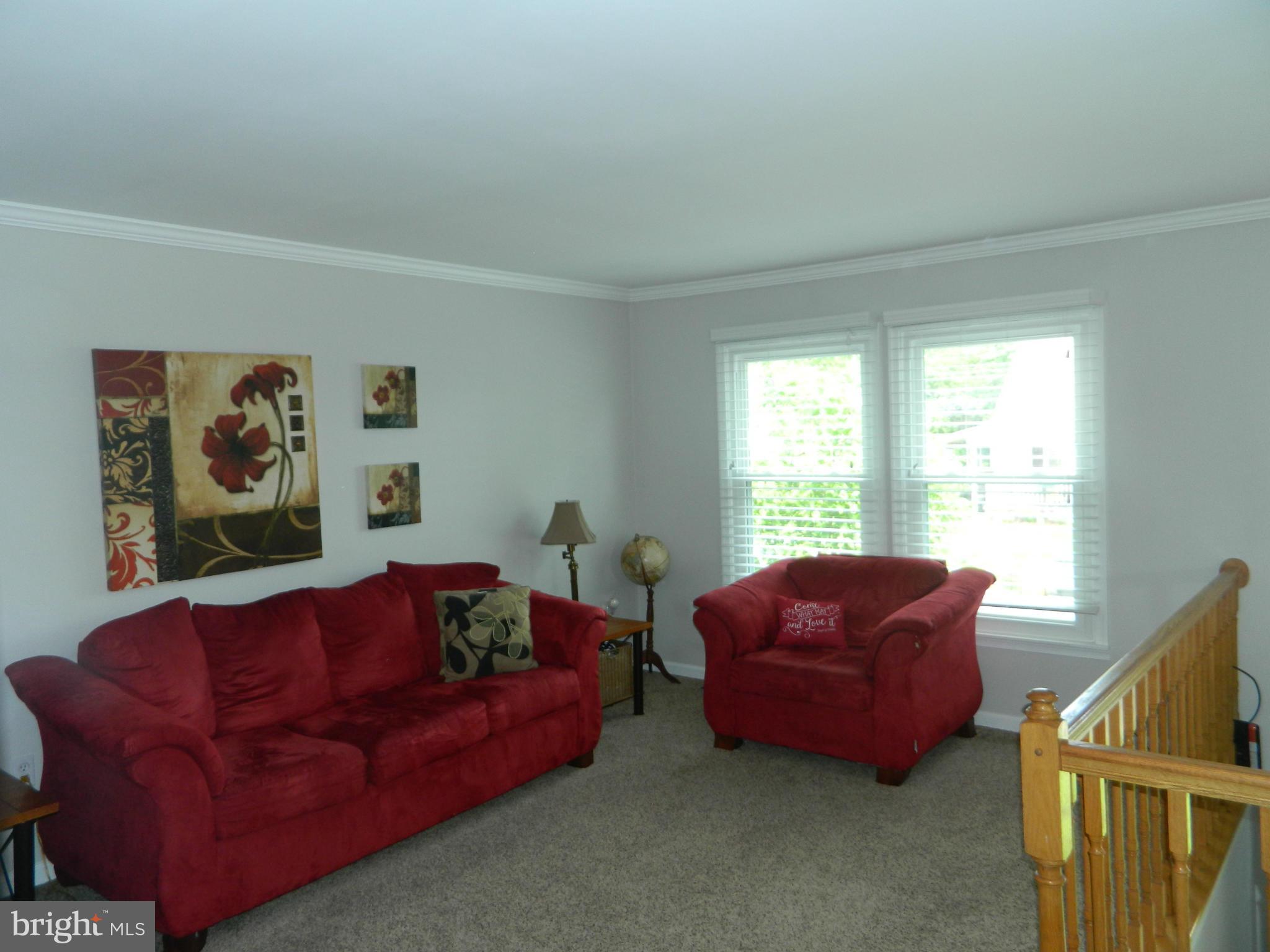 213 Lake Road Pasadena, MD 21122 - Photo 7 of 27 Living Room