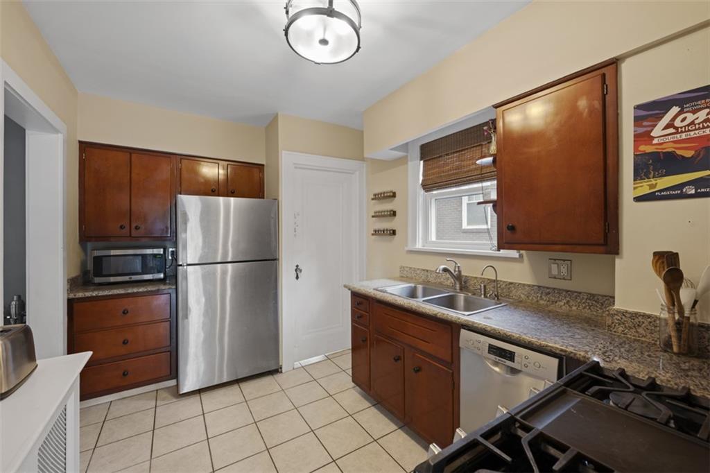 210 Ridge Avenue Ben Avon, PA 15202 - Photo 17 of 43