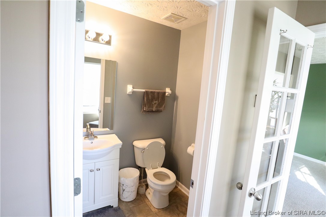 3939 Shepherds Run Jeffersonville, IN 47130 - Photo 11 of 32