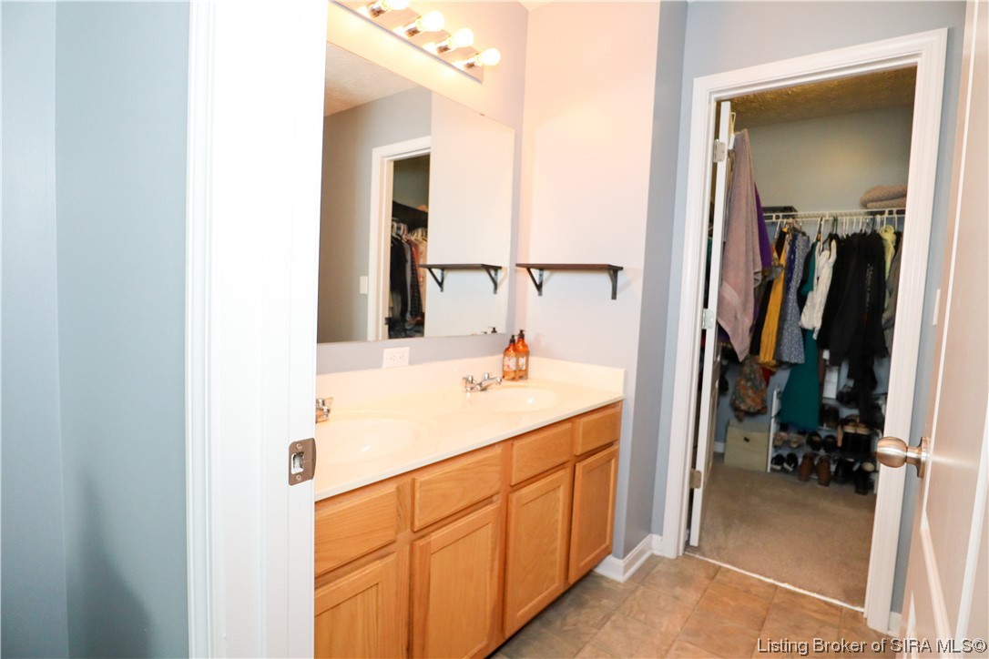 3939 Shepherds Run Jeffersonville, IN 47130 - Photo 7 of 32