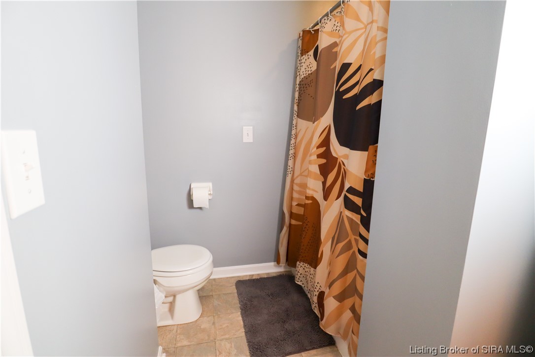 3939 Shepherds Run Jeffersonville, IN 47130 - Photo 10 of 32