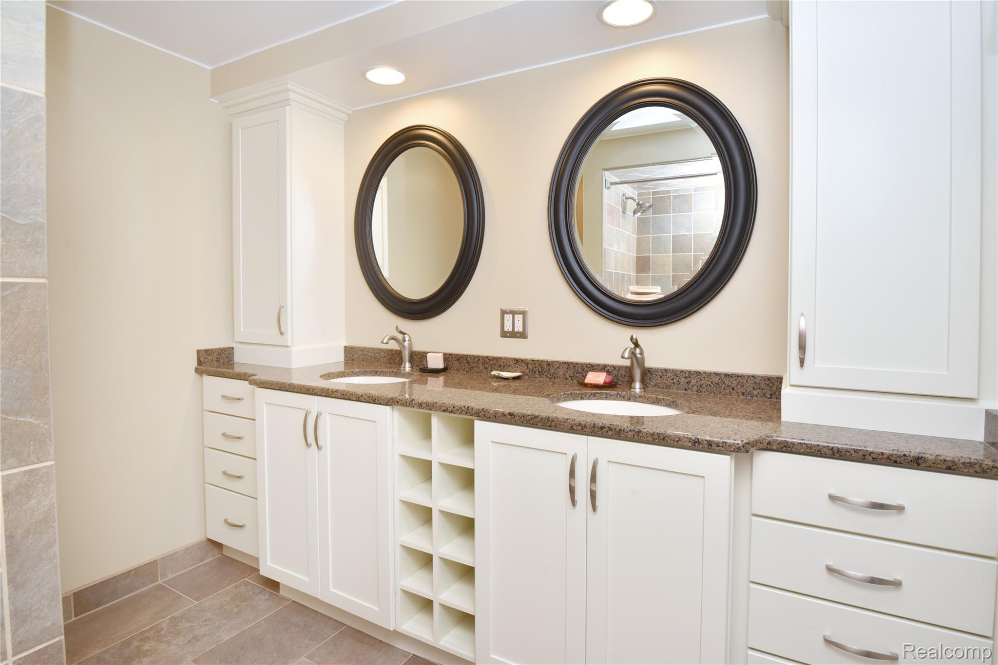 1325 Royal Crescent Street Rochester, MI 48306 - Photo 28 of 43 1325 Royal Crescent_27.JPG
