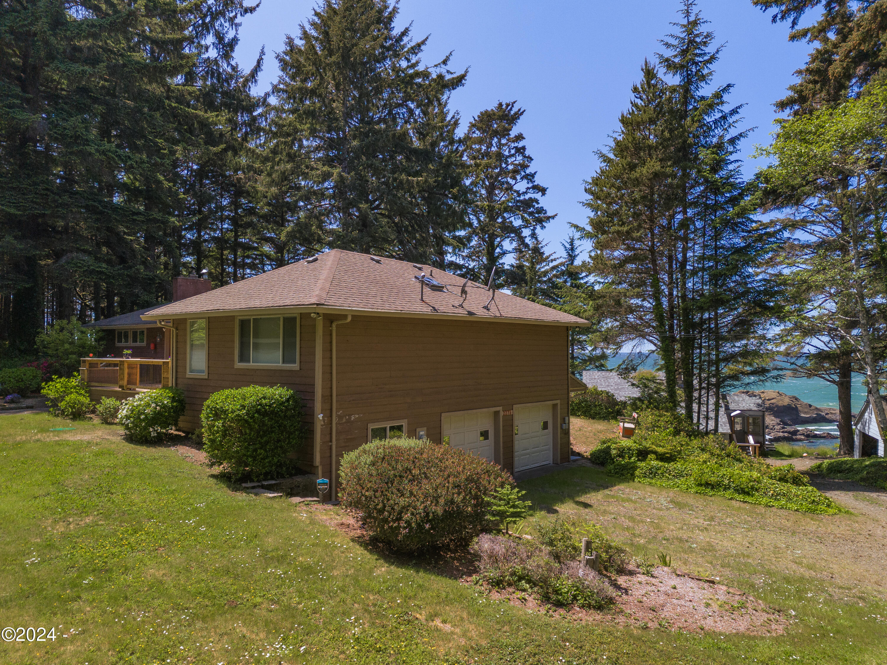2275 Highway 101 Depoe Bay, OR 97341 - Photo 58 of 61 Upon Approach up the Driveway