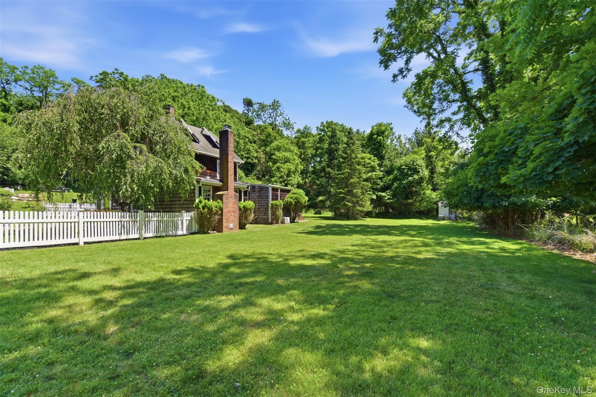 4 Landing Meadow Road Smithtown, NY 11787 - Photo 9 of 19