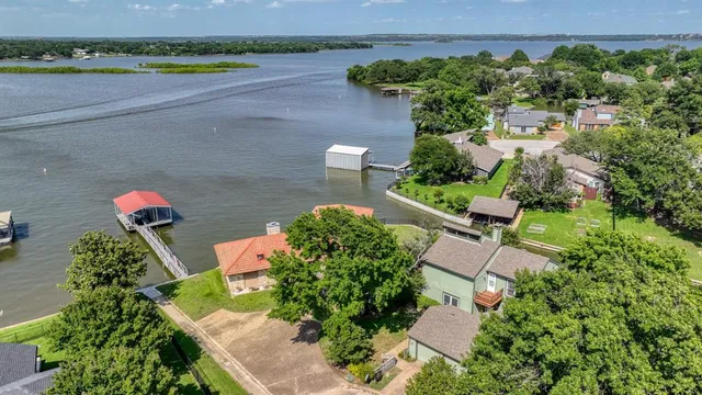 $409,900 | 696 Harbor Drive North, Azle, TX 76020