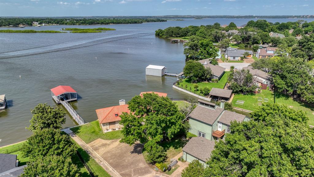 696 Harbor Drive North Azle, TX 76020 - Photo 5 of 40