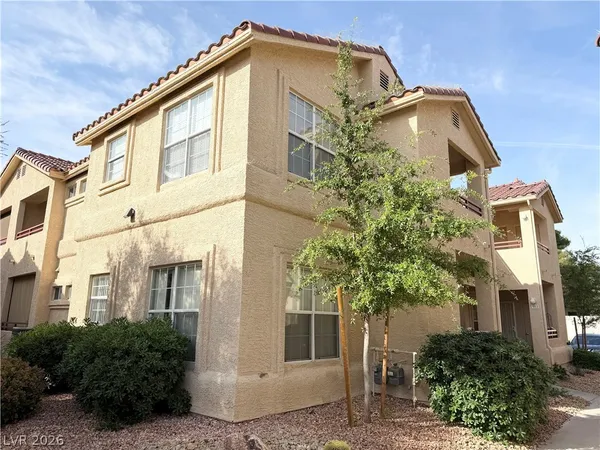 $1,690 | 520 Arrowhead Trail, Unit 924, Henderson, NV 89015