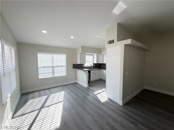 $1,690 | 520 Arrowhead Trail, Unit 924, Henderson, NV 89015